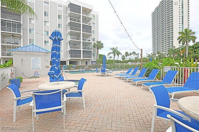 Building Photo - 2885 Palm Beach Blvd