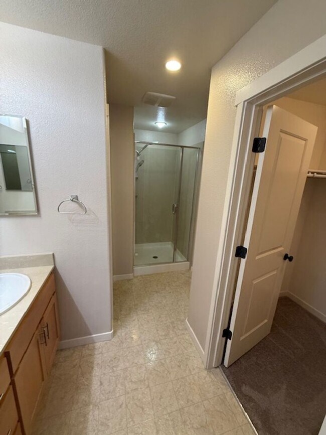 Building Photo - Well-Kept 2BD/2BA Condo Near Downtown Livermore! - Extra Large 2.5 Car Garage with Additional Sto...