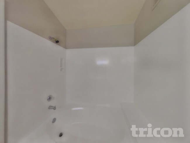 Building Photo - 6642 E Northridge St