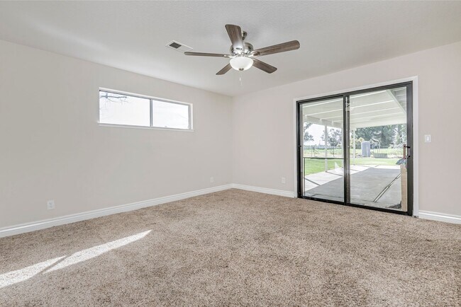 Building Photo - 25265 Carlsbad Ave