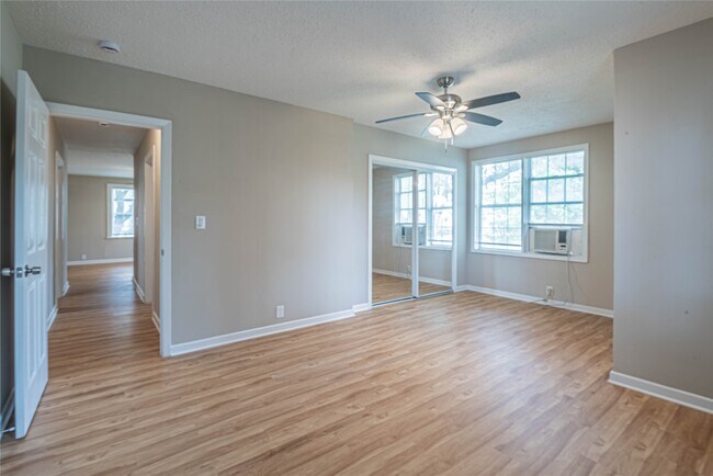 Building Photo - 203 Beatrice