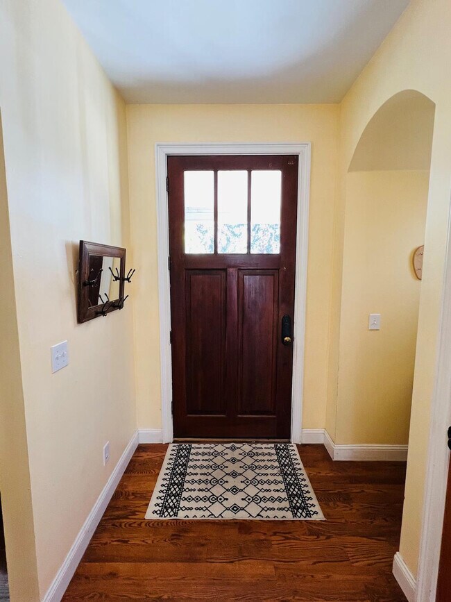 Building Photo - 3209 W Fairview Pl