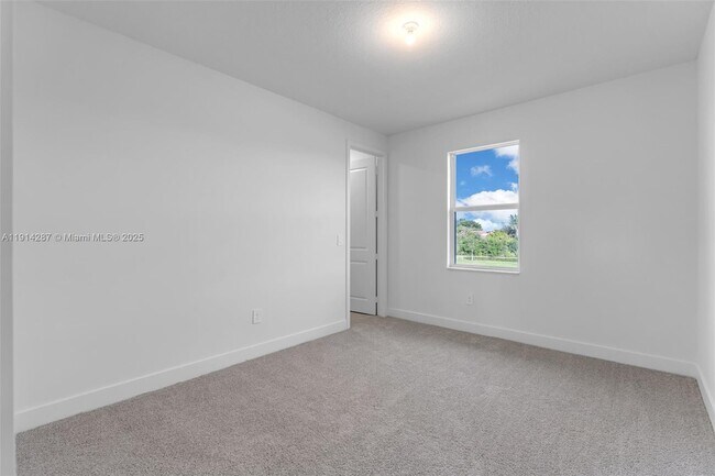 Building Photo - 4336 SW 122nd Terrace