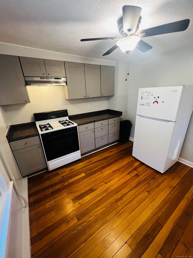 Building Photo - 20 Lee Ave