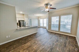 Building Photo - Get a $750 GC + $750 Off Rent!
