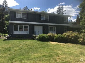 Building Photo - Spacious 6-Bedroom Home with Pool & Multip...