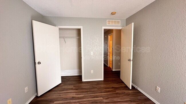 Building Photo - 5520 Bush Creek Way