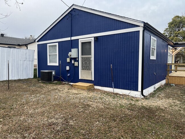 Building Photo - 504 Georgia St