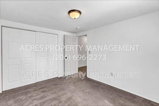 Building Photo - 15515 Stone Ave N