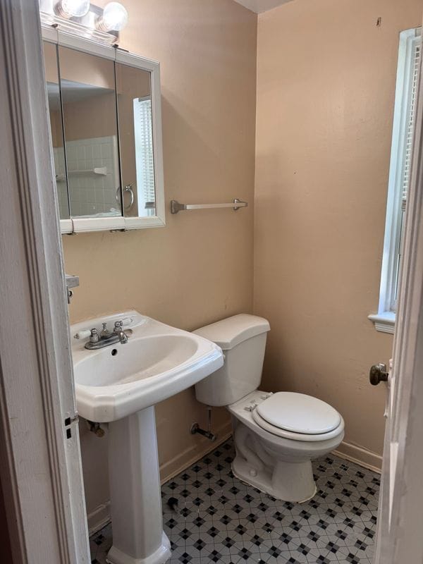 Building Photo - 3770 Brewster St