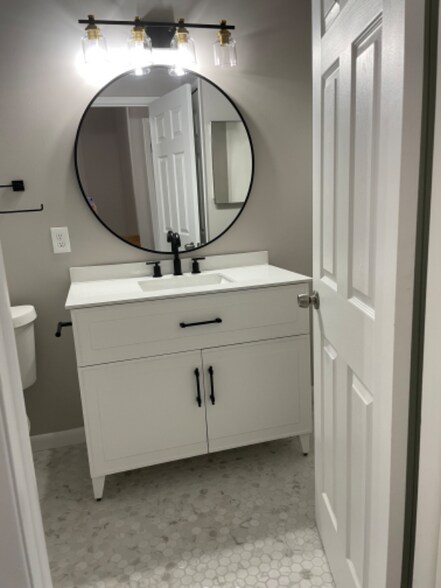 Building Photo - 22098 Edgewater