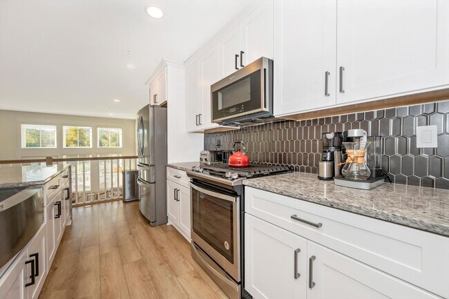 Building Photo - The Enclave At Gambrill View