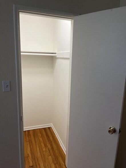 BR Closet 1 - 3171 S Barrington Ave