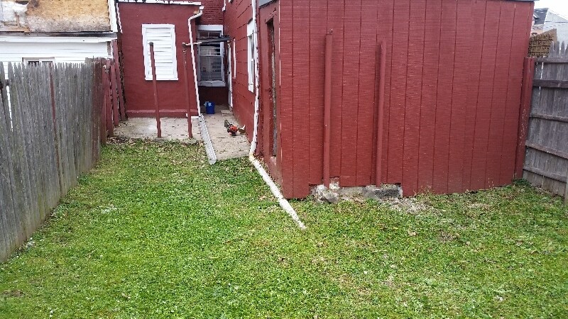 Fenced Yard - 405 S 6th St