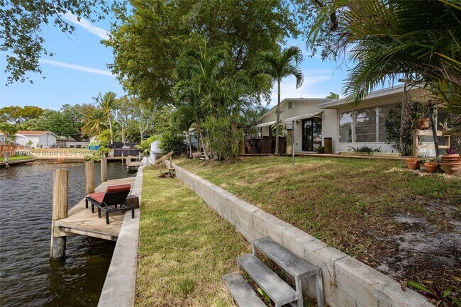 Building Photo - 5860 SW 13th St