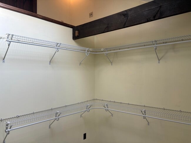 Building Photo - 290 Glen Ledge Rd