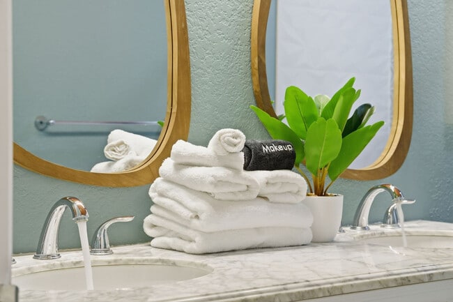 Building Photo - 507 Shore Dr