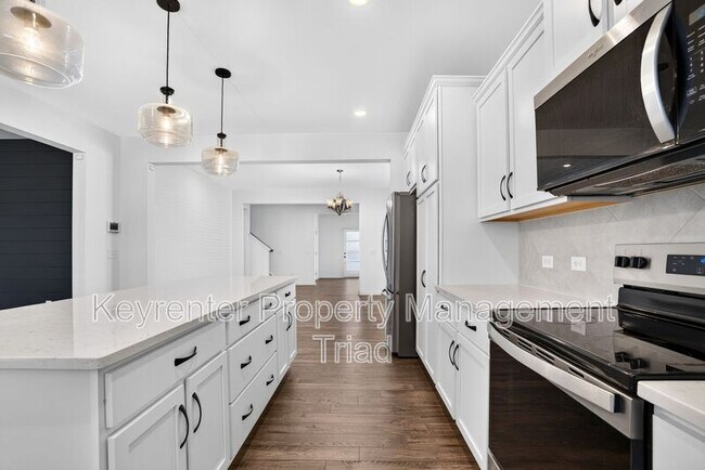 Building Photo - 3012 Highlander Pt