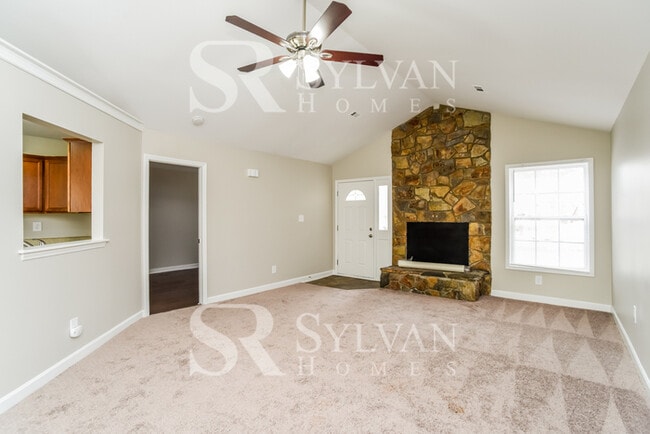 Building Photo - Enjoy living the good life in this 3 bedroom, 2 bathroom home