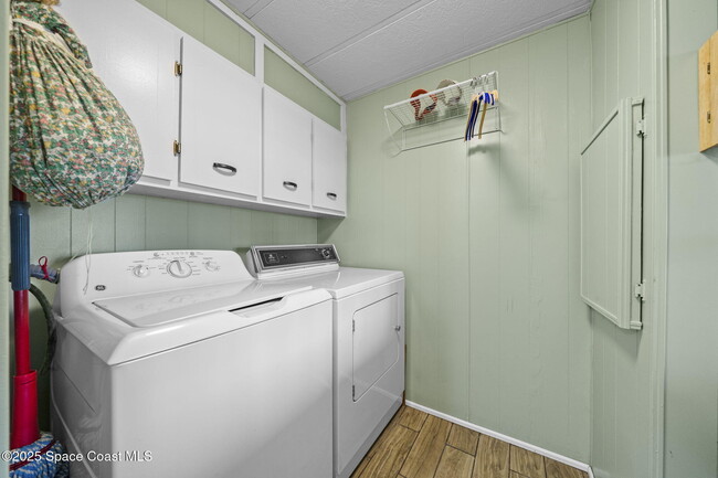 Building Photo - 345 Avocado Dr