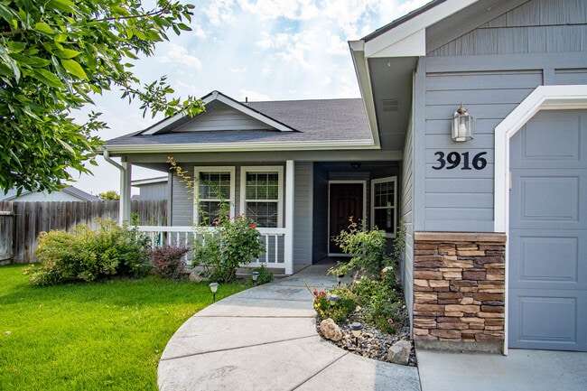 Building Photo - 3916 Kirby Cir