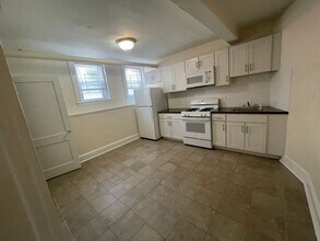Building Photo - 17 Barrows St