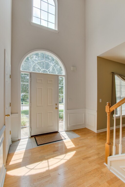 Building Photo - 4Bed/2.5Bath in Brentwood, Lawn Care Included!