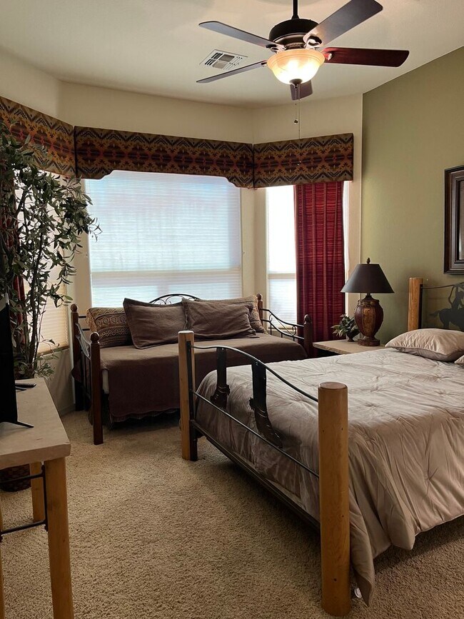 Building Photo - WINTER VACATION RENTAL-2 bedroom/2 bath