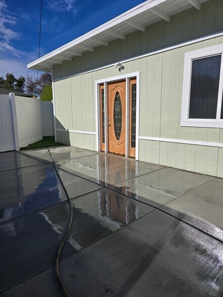 Building Photo - 3230 Cerritos Ave