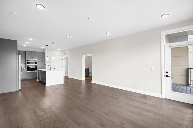 Building Photo - 751 N 6th St