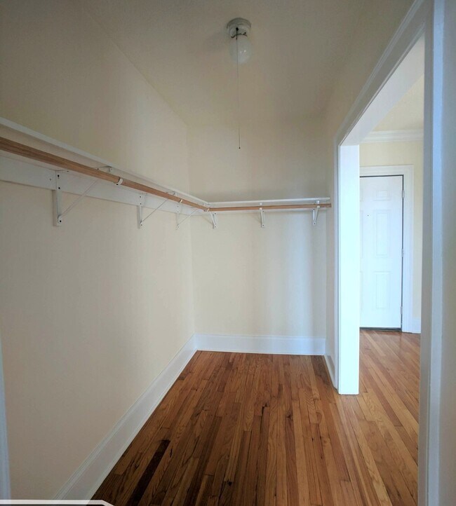 Building Photo - 2737 N Spaulding Ave