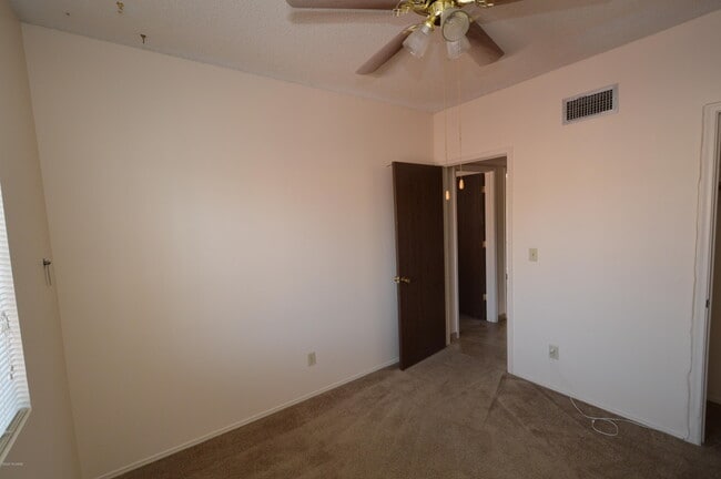 Building Photo - 731 S Pantano Pkwy