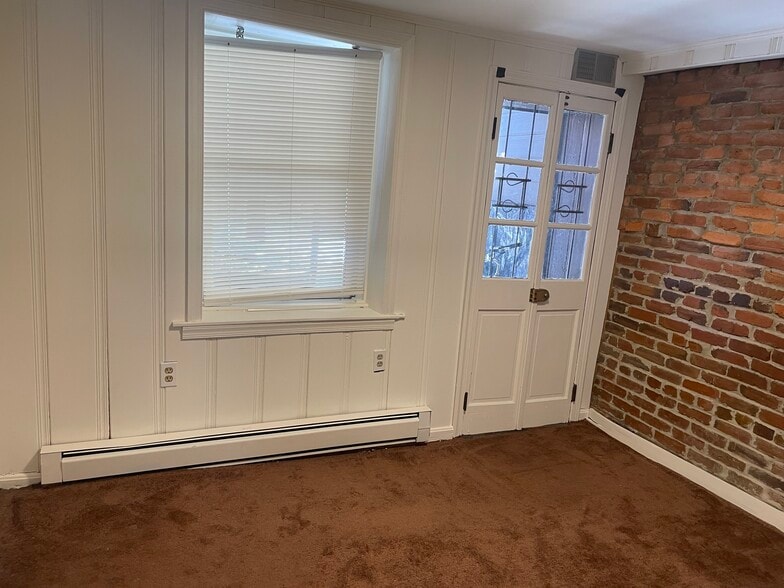 Building Photo - 32 1/2 8th St NE