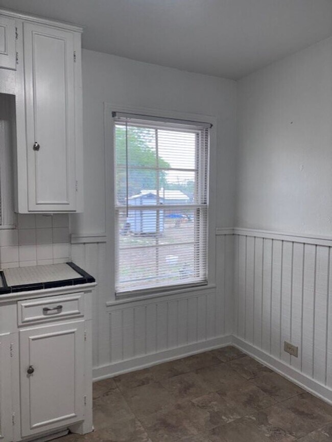 Building Photo - 2707 W Craig