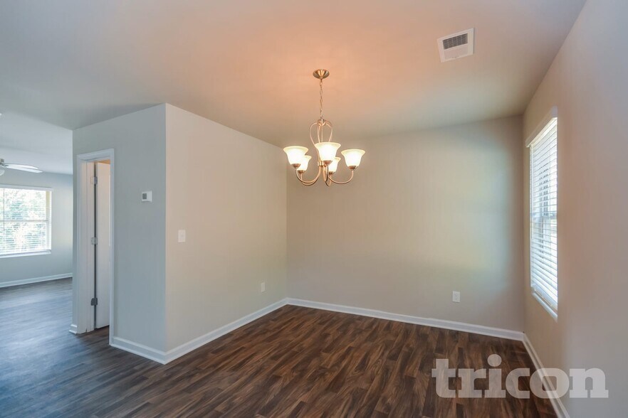 Building Photo - 35 Ascott Trace