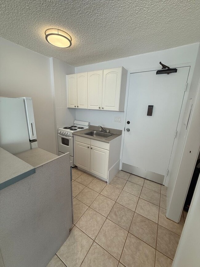 Building Photo - Kapiolani Terrace #706- Super convenient location!!! with ASSIGNED PARKING STALL!!