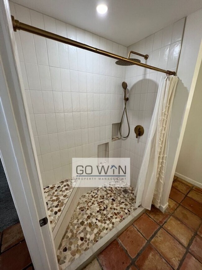 Building Photo - 4 Bed/ 2 Bath - House Tempe