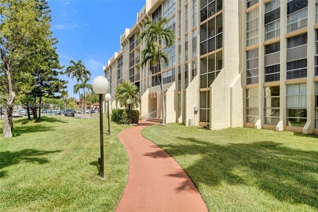 Building Photo - 2000 Atlantic Shores Blvd