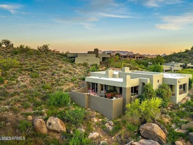 Building Photo - 9898 E Graythorn Dr