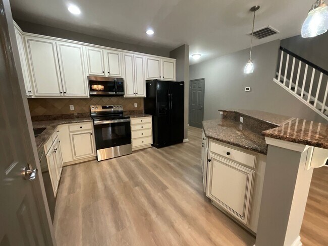 Building Photo - Immaculate 3 bedroom/2.5 bathroom in Tanner Woods!