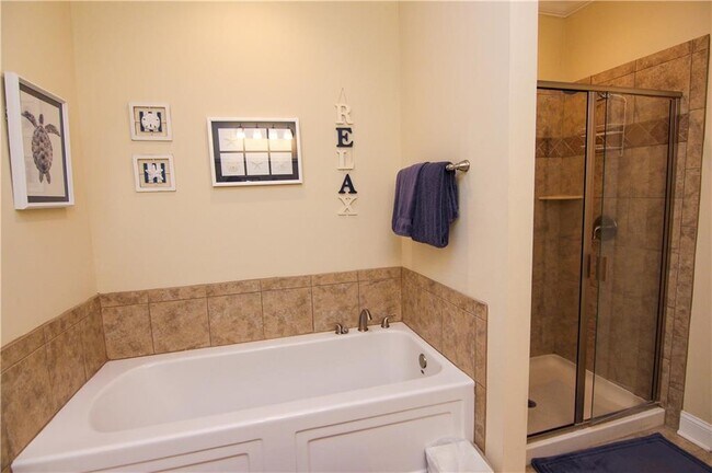 Building Photo - 1501 Reserve Ct