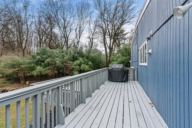 Building Photo - 22 Balmoral Cres