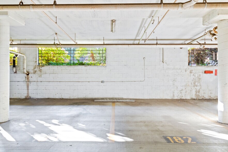 Building Photo - 64 N Mar Vista Ave