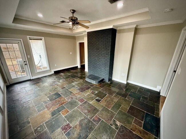 Building Photo - Great 3 BR home by the Reservoir