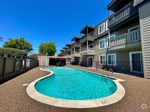 Fiesta Pool - Fiesta Apartments