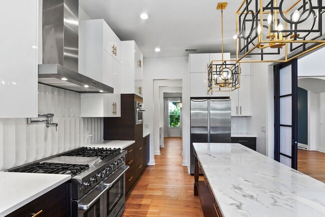 Building Photo - Pool/ Waterfront/ Custom Home in Waterways!