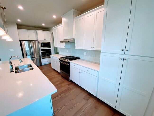 Building Photo - 1226 City View Ln