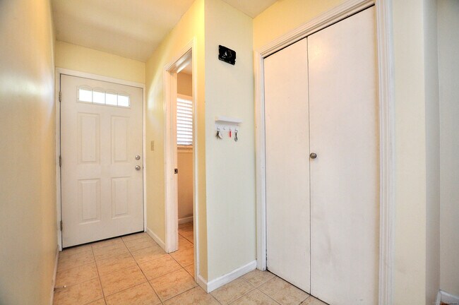 Building Photo - 305 Timber Ln