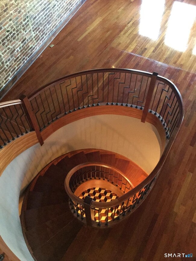 Building Photo - 9 River St