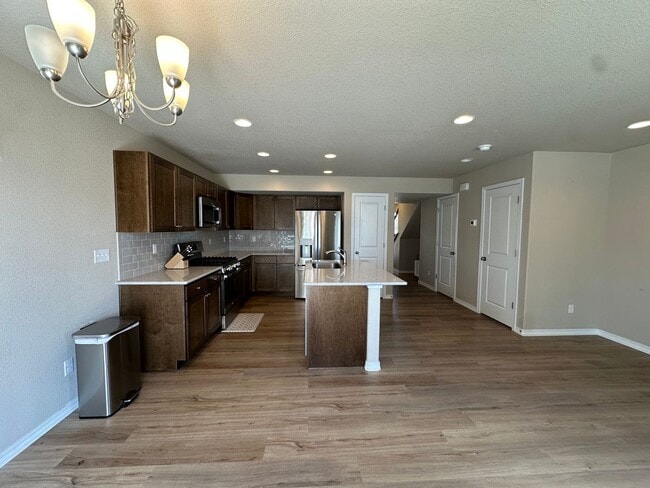 Building Photo - Modern Living in Skyview Village